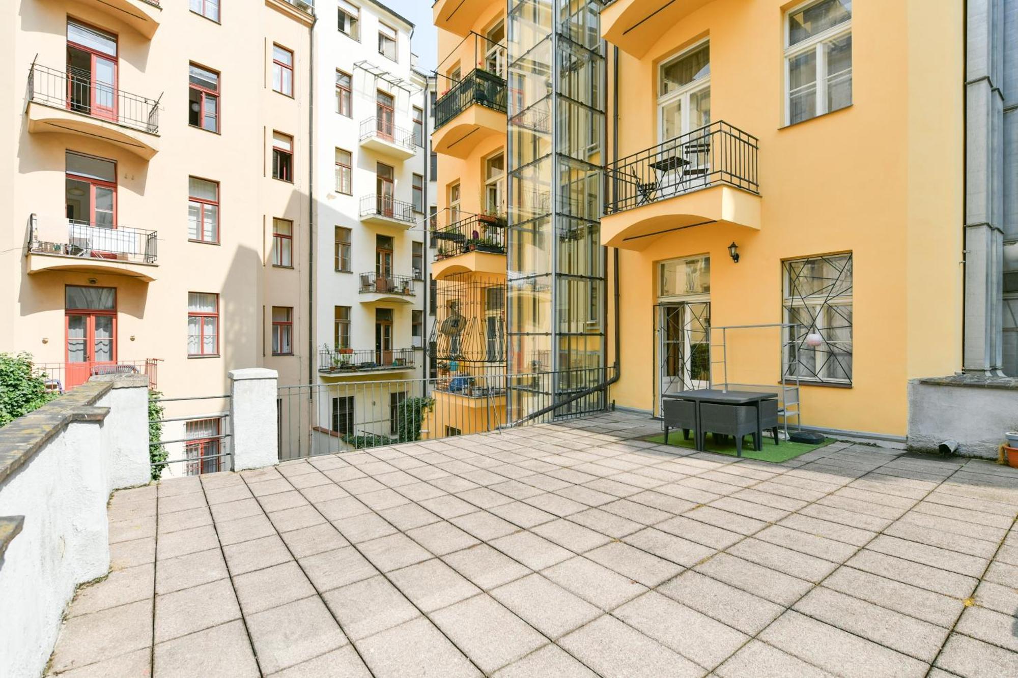 Stunning Charles Bridge Apartment, Prague